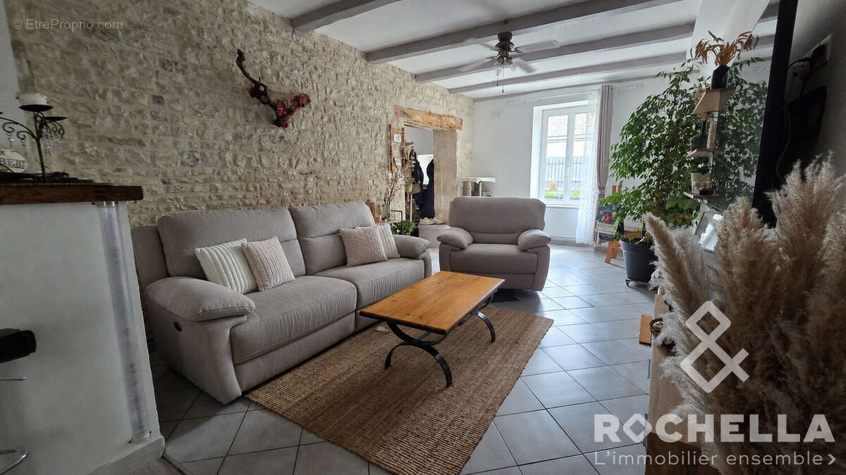 Maison 145 m² à La Villedieu  - photo 3