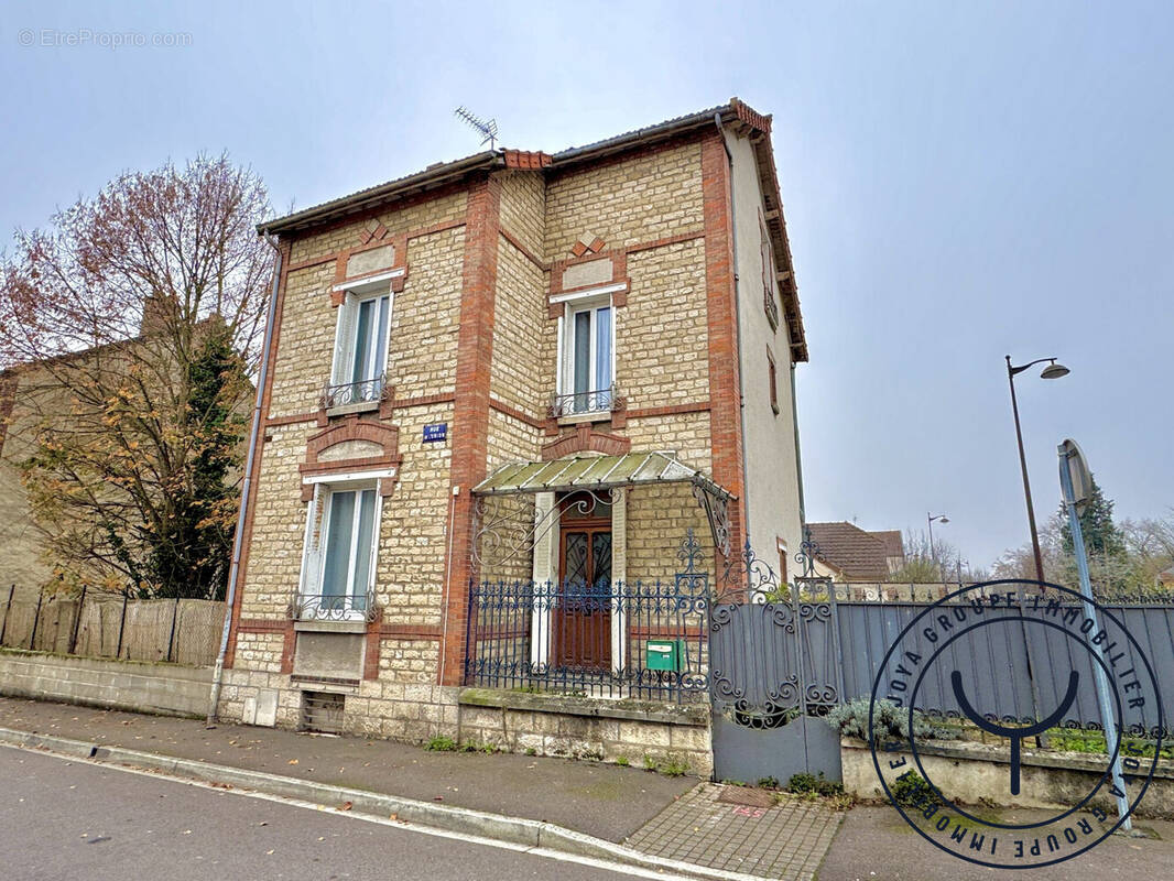 Maison à ROMILLY-SUR-SEINE