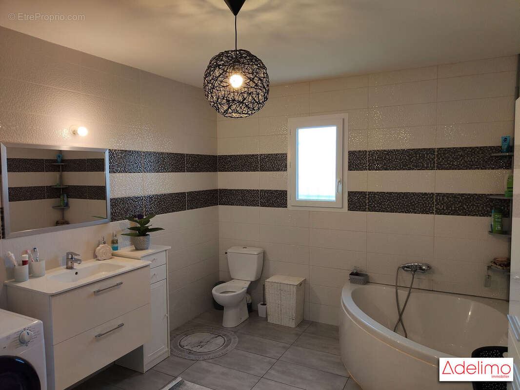 SALLE DE BAIN 14²m² - Maison à SALINDRES