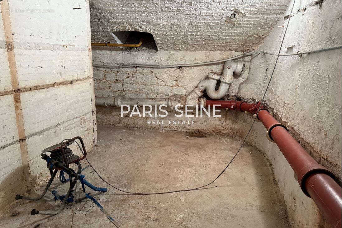 Autre à PARIS-2E
