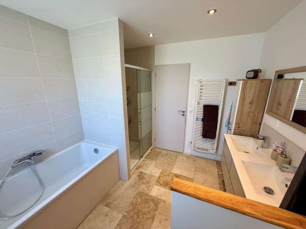 Maison à BEAUCROISSANT