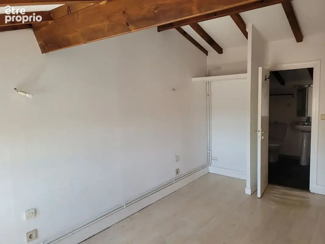 ROCHEFORT centre ville - au 3ème un appartement  de 40 m²  de type 3  avec 2 salles d'eau et 2 WC - photo 12
