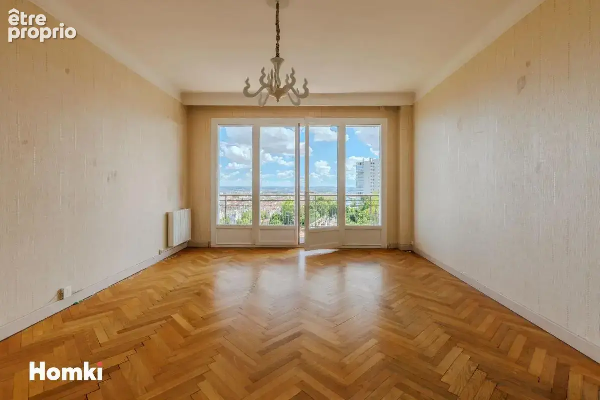 Lyon 4e – Rue Louis Thévenet  Un appartement suspendu entre ciel, lumière et nature - photo 8