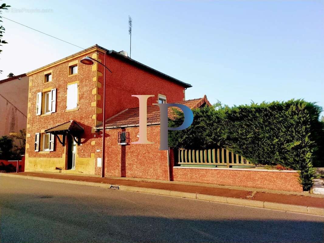 Maison à CHARLIEU
