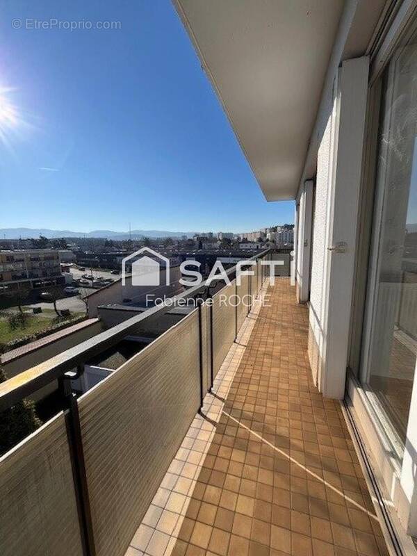 Photo 1 - Appartement à SAINT-PRIEST-EN-JAREZ