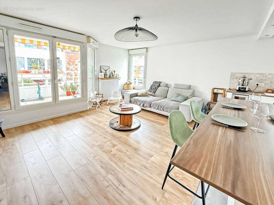 Appartement à COURBEVOIE