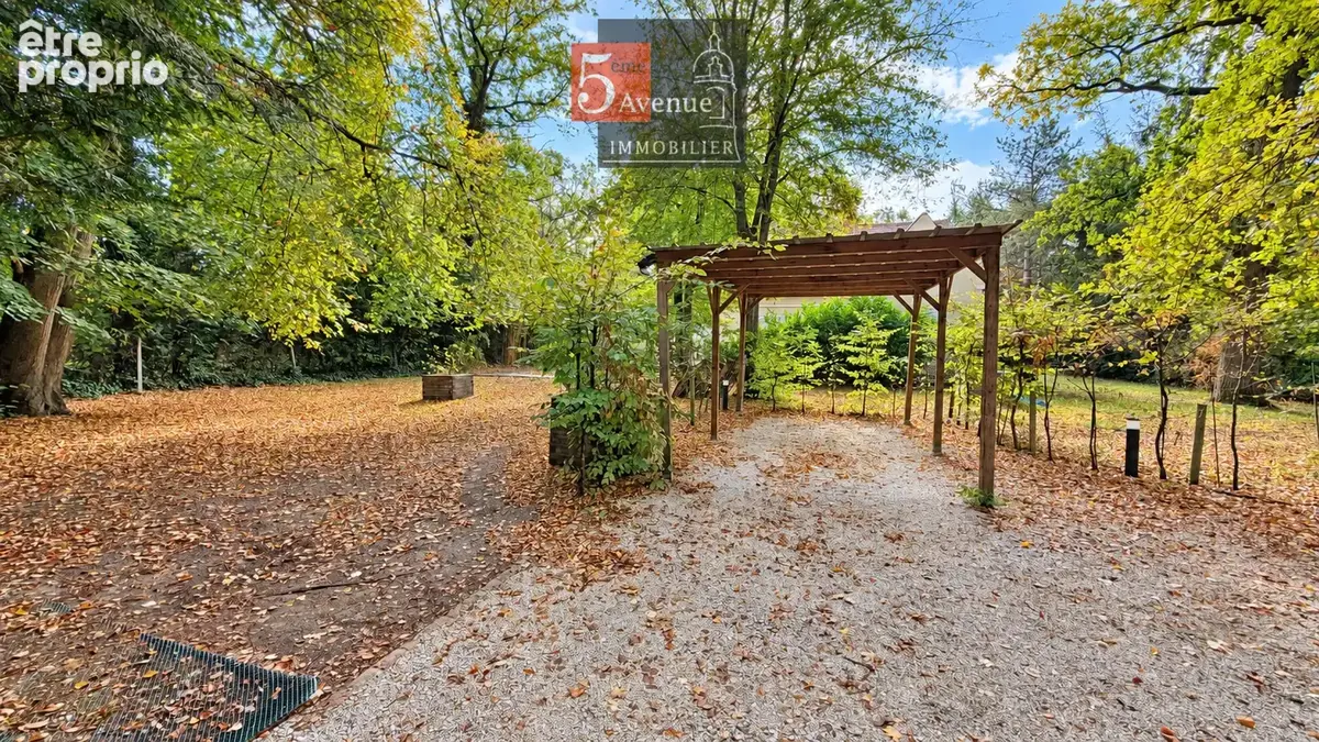 Maison située dans le domaine du lys de 245m2 3000m2 de terrain - photo 2