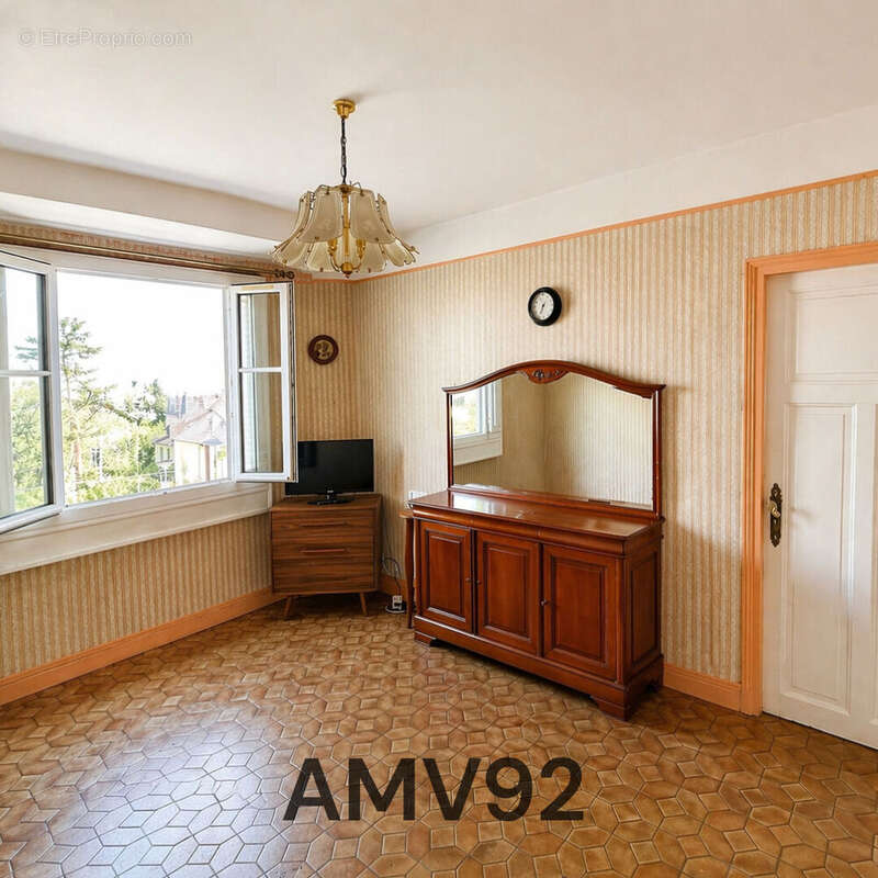 Appartement à LA GARENNE-COLOMBES