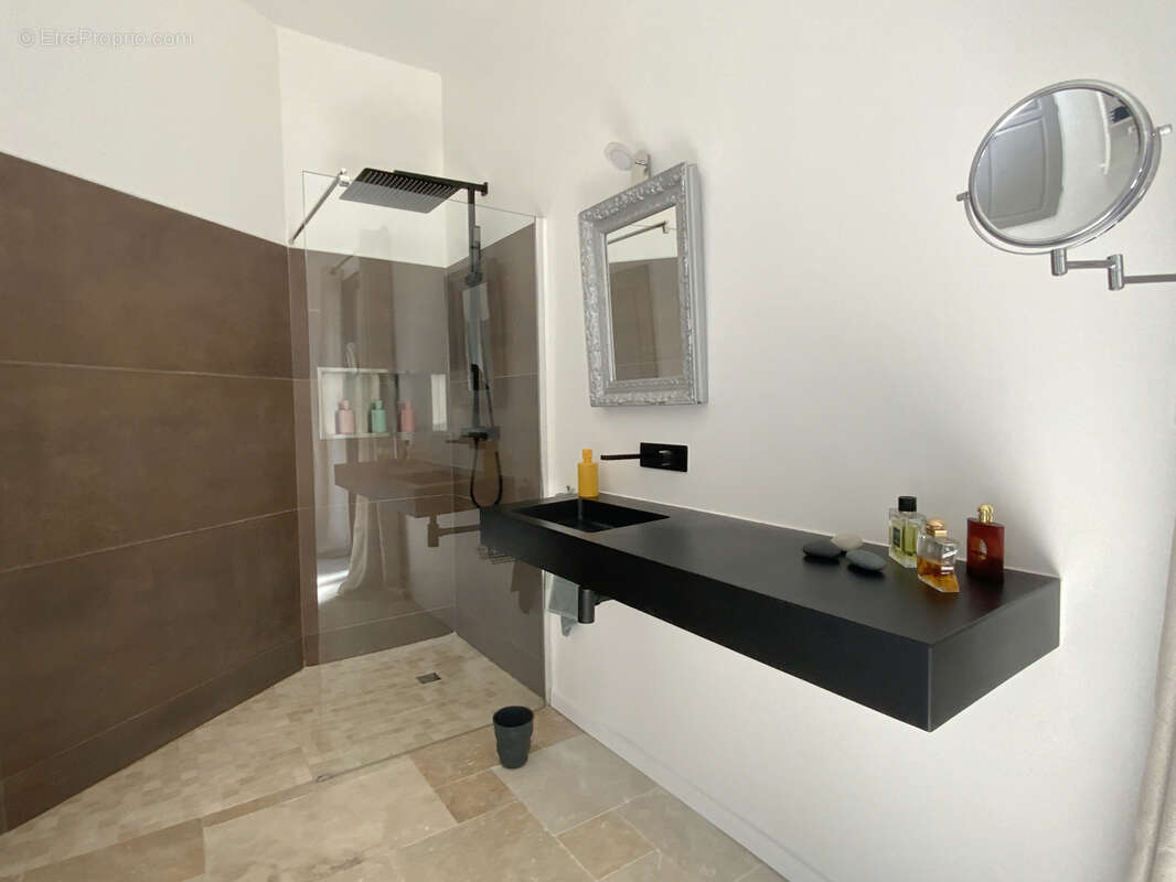 Propriété d'exception à 350 m du centre d' Uzès à pieds. - photo 17