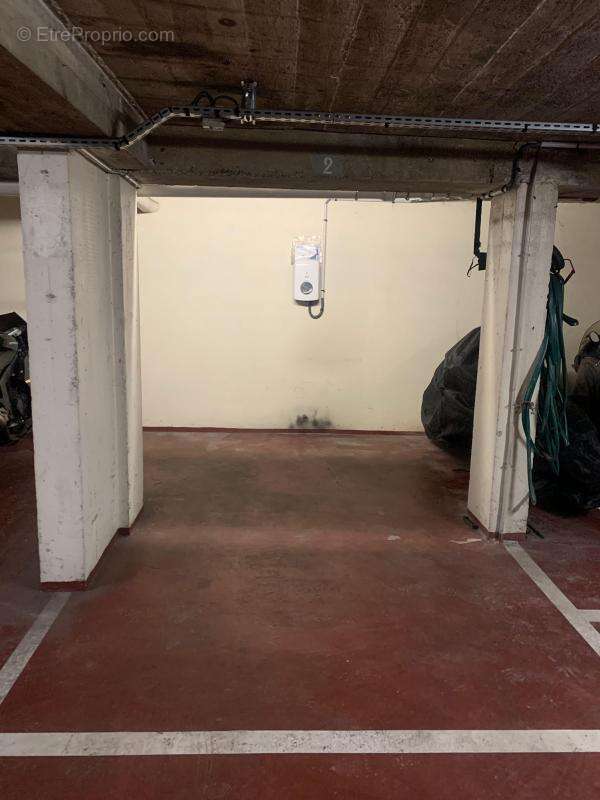 Parking à PARIS-12E