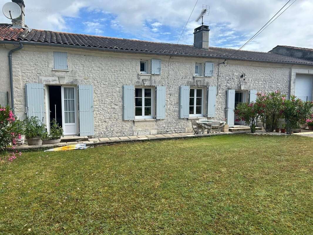 Maison 163 m² à Saint-Ciers-Du-Taillon  - photo 2