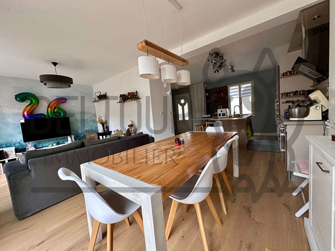 Maison à VILLENEUVE-LE-COMTE