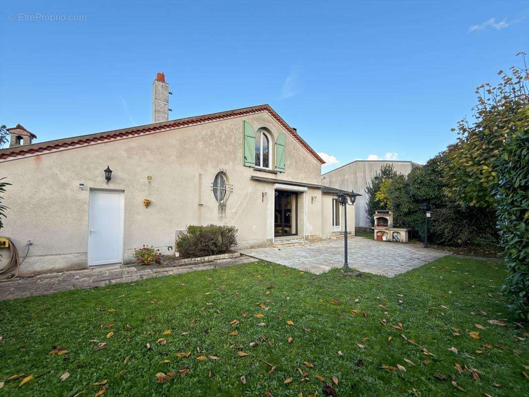 Maison à SAINT-JEAN-DE-BRAYE