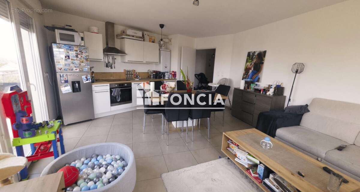 Appartement à DECINES-CHARPIEU