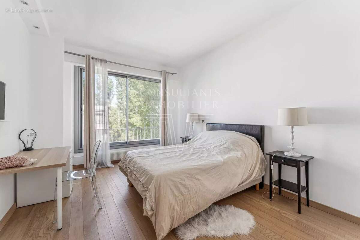 Appartement à NEUILLY-SUR-SEINE