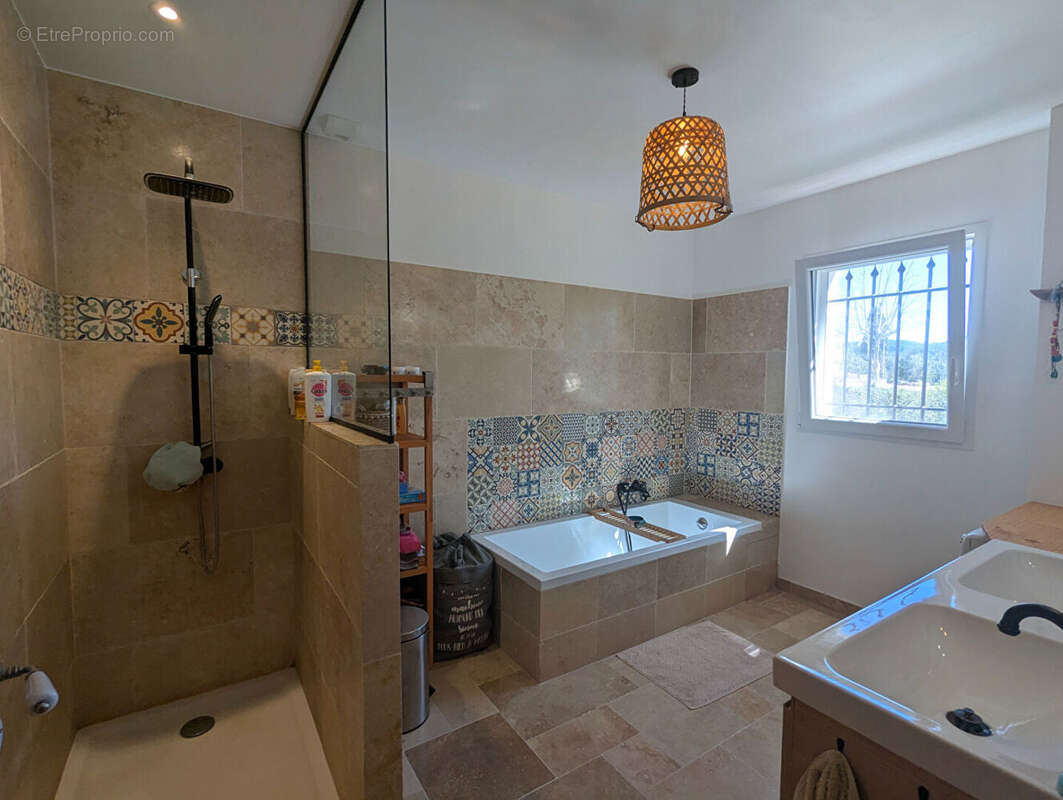 Maison à VILLECROZE