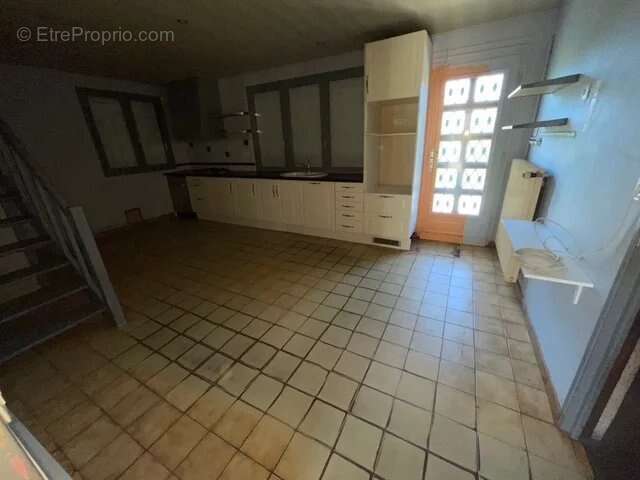 Commerce à LA SAUSSAYE