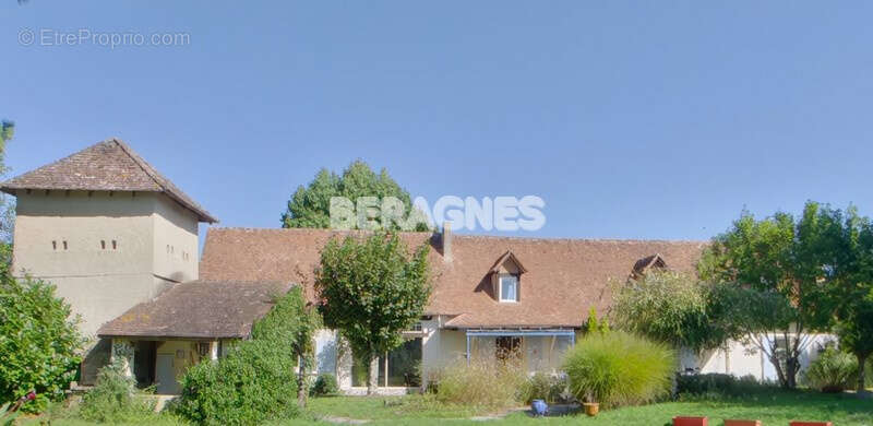 Longere du 18o 5 chambres piscine parc  clos 14 000 m2 - photo 2