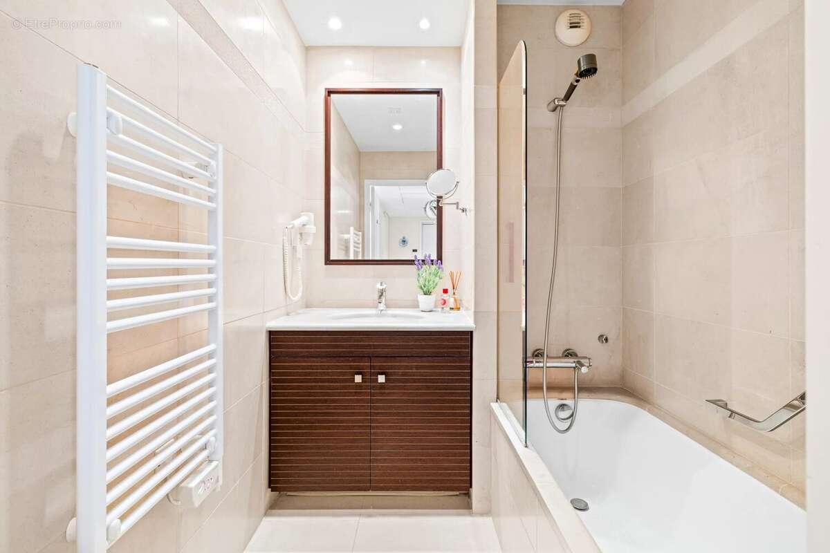 Nice vinaigrier – résidence de prestige "blanche de castille" – 3 pièces de 62 m² – vue mer panoramique & baie des anges – pisci - photo 12