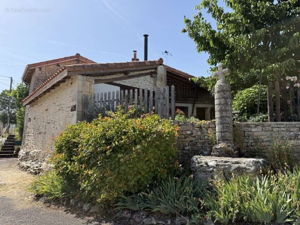 Maison à NANTEUIL-EN-VALLEE