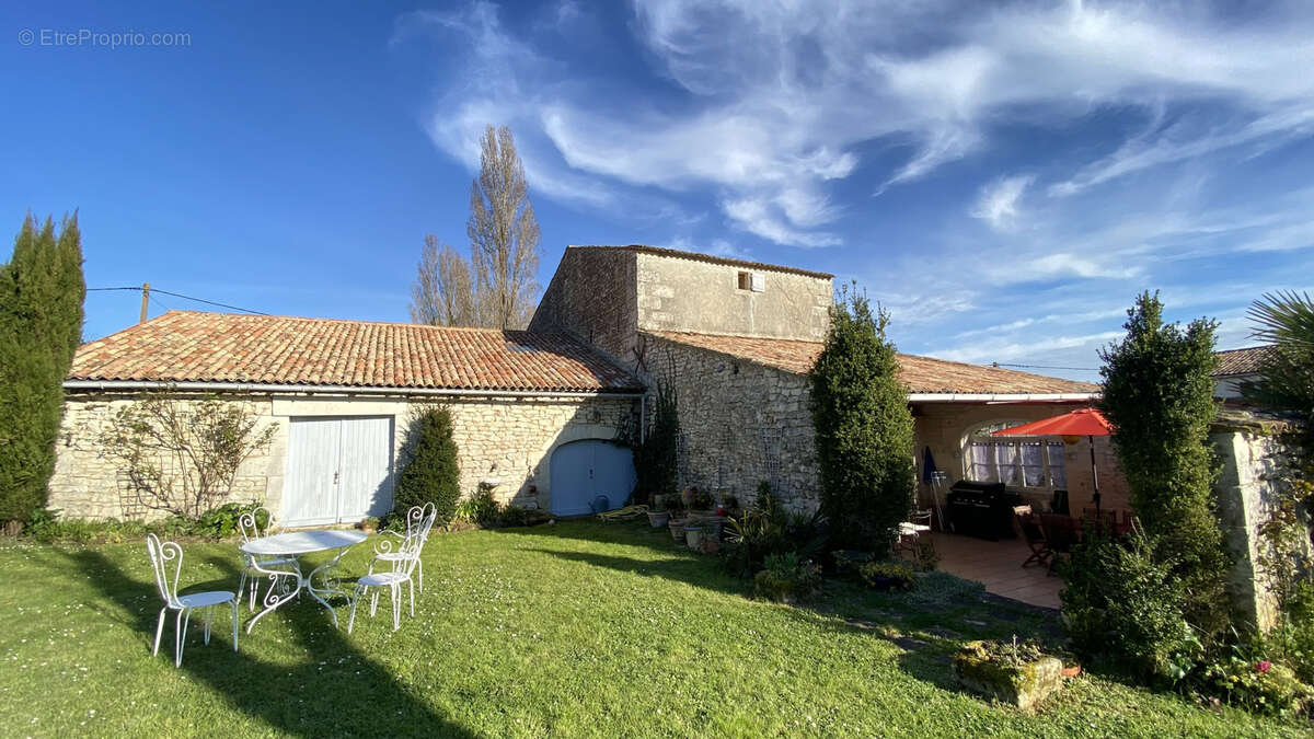 Maison à BOUTENAC-TOUVENT