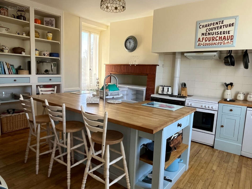 Maison à COUSSAC-BONNEVAL