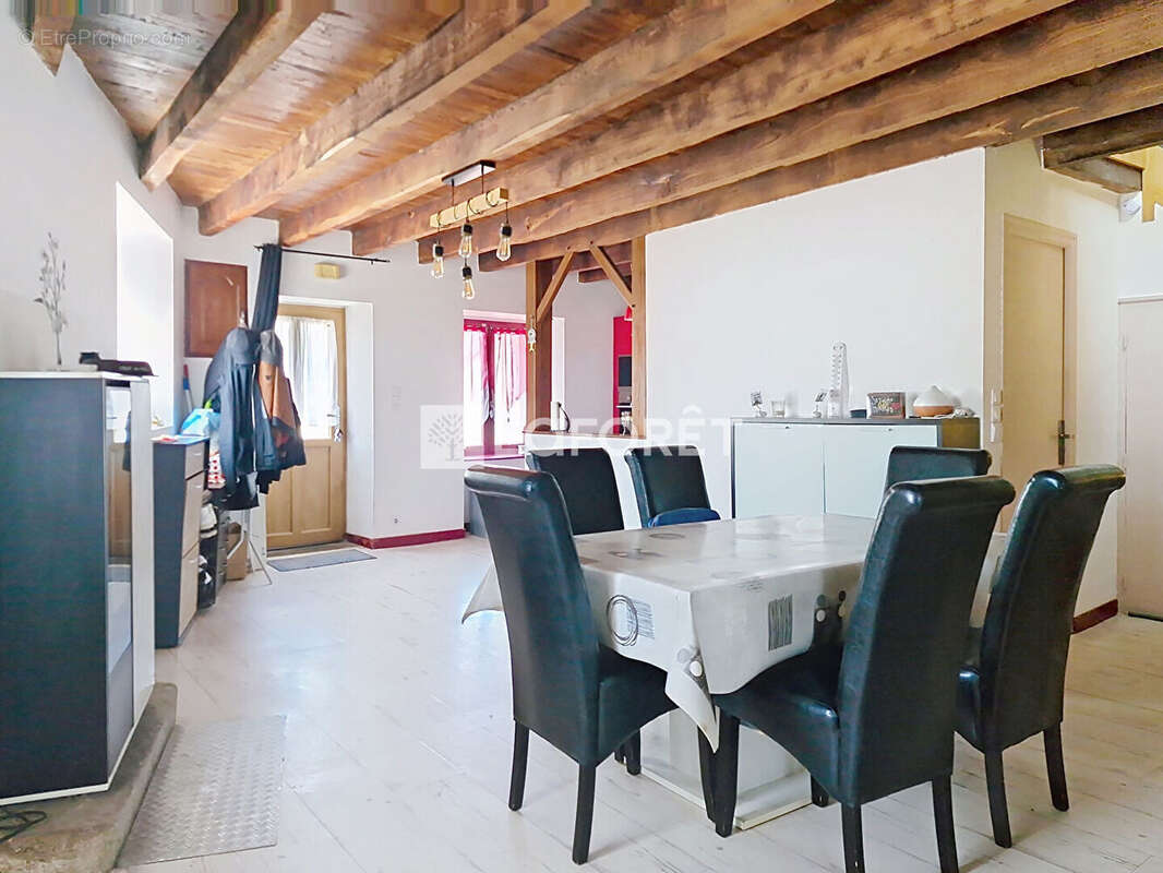 Maison à GUILLAC