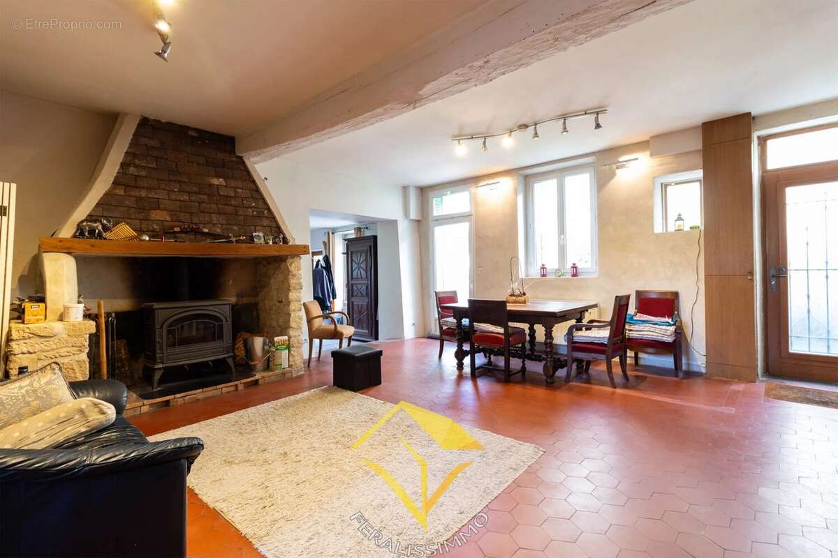 Maison de charme de 5 chambres au coeur du village ! - photo 5