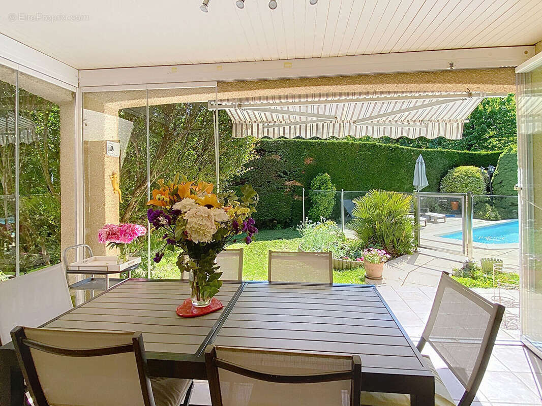Genas maison 143m² +garage Dble+piscine+ Terrrain 857m² - photo 4