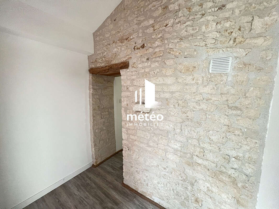 Maison à SAINTE-GEMME-LA-PLAINE