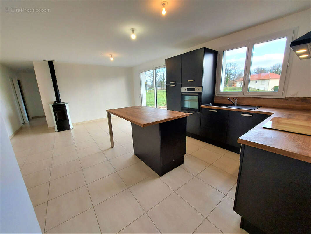 Maison à CHATEAUPONSAC