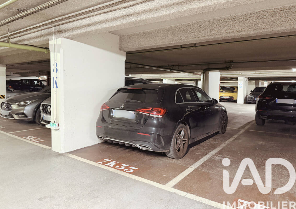 Photo 1 - Parking à PARIS-3E