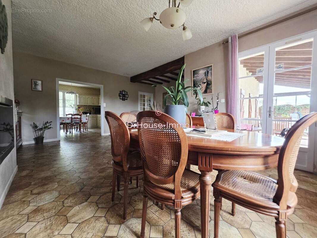 Maison 121 m² à Sainte-Radegonde-Des-Noyers  - photo 7