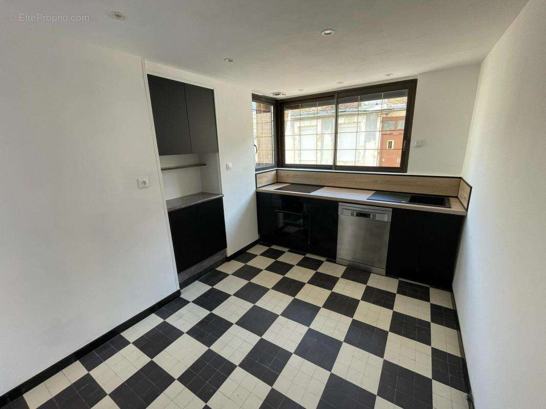 Maison à NOYEN-SUR-SARTHE