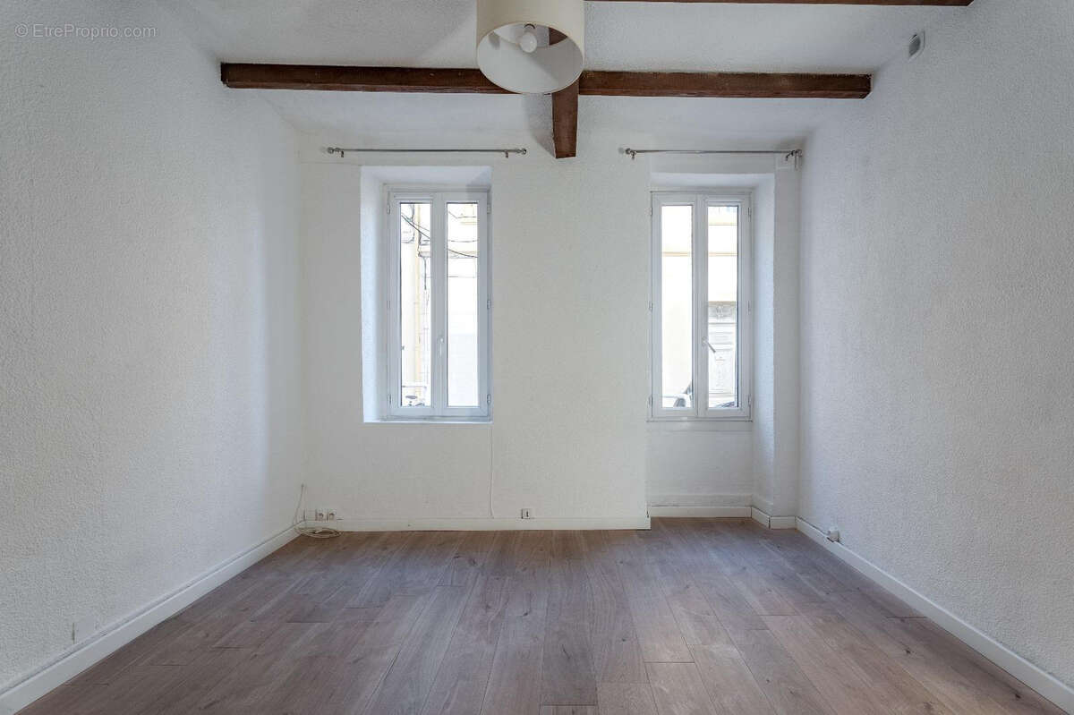 Appartement à MARSEILLE-4E