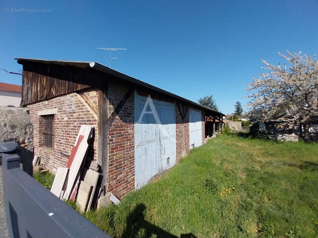 Terrain à LES MUREAUX