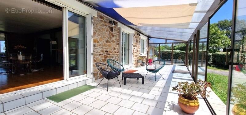 Maison à POULLAN-SUR-MER