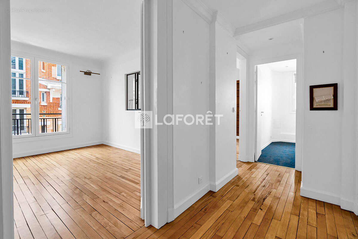 Appartement à PARIS-16E