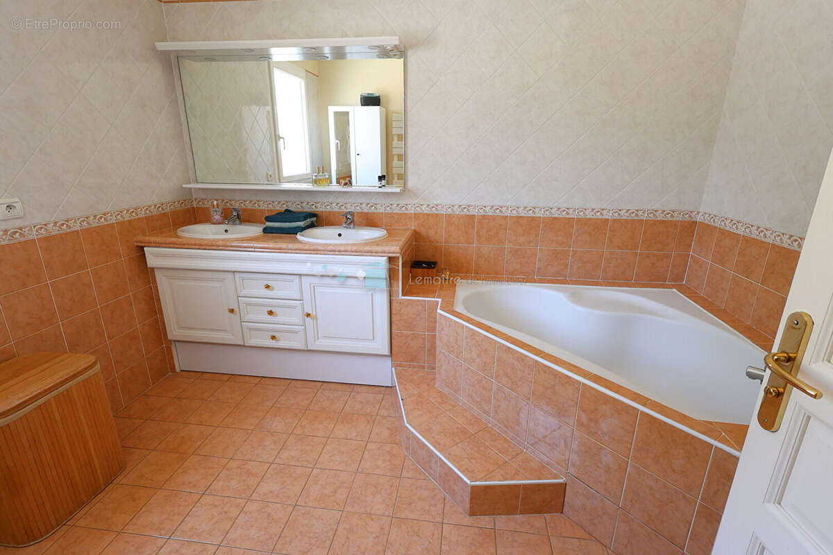 Villa Peymeinade 170 m² avec piscine et jardin 1493 m² - photo 17