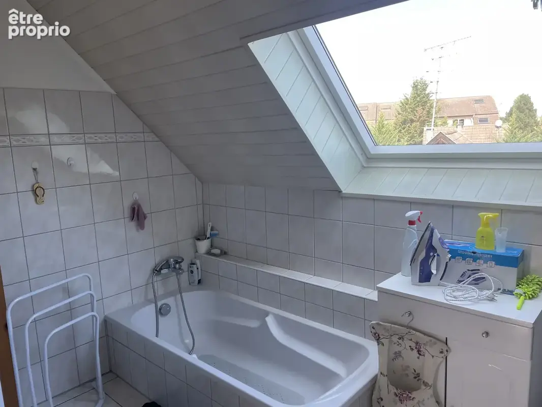 Vaste 3 pièces situé au 2eme et dernier étage d'une résidence récente sécurisée. - photo 4