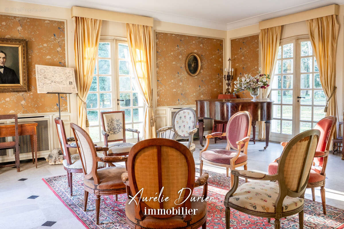 Maison à SAINT-CYR-SUR-LOIRE