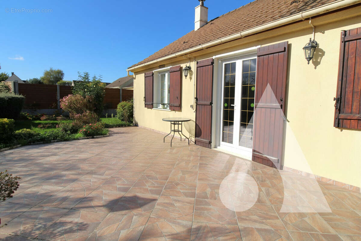 Maison à ESTREES-SAINT-DENIS