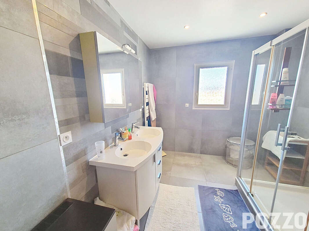 A vendre Maison recente de 8 pp située à Biéville Beuville 14112 - photo 10