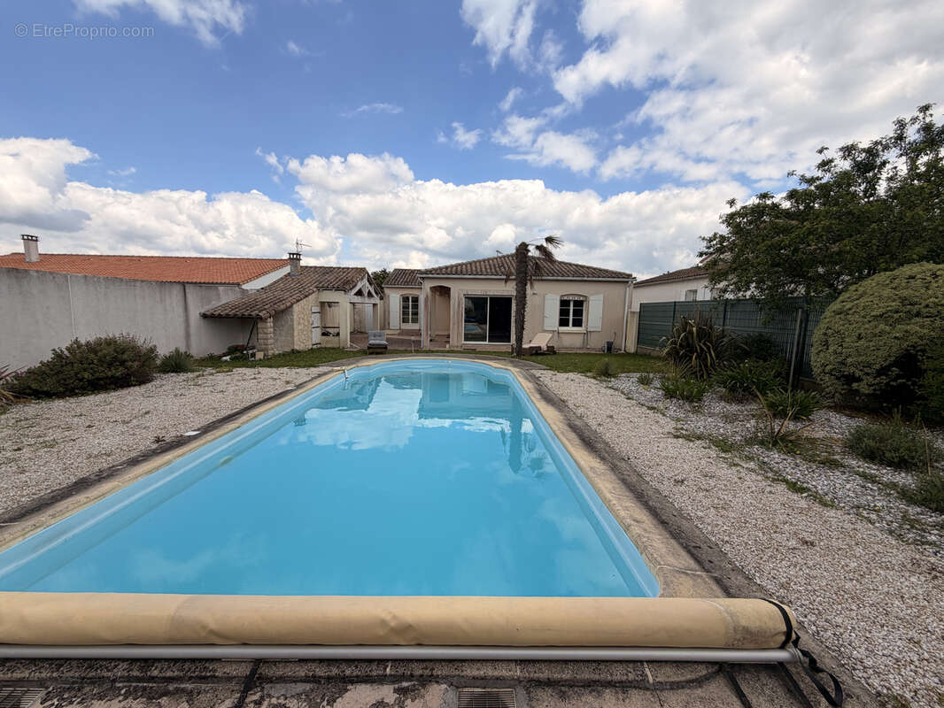 Maison à MORNAC-SUR-SEUDRE