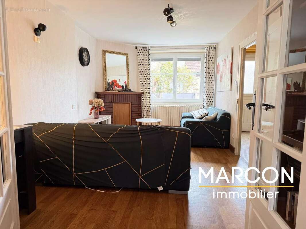 Maison à LE BOURG-D'HEM