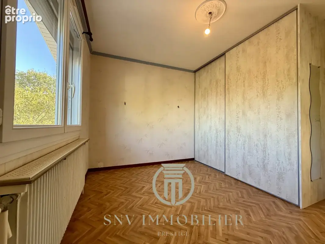 Maison 4 chambres, grande  pièce de vie avec terrasse, garage, cave et grand jardin dans un quartier résidenti - photo 8