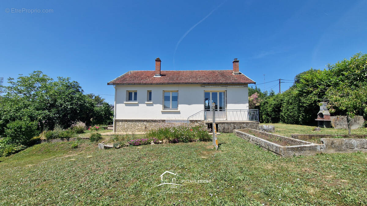 Maison à LUSIGNAN