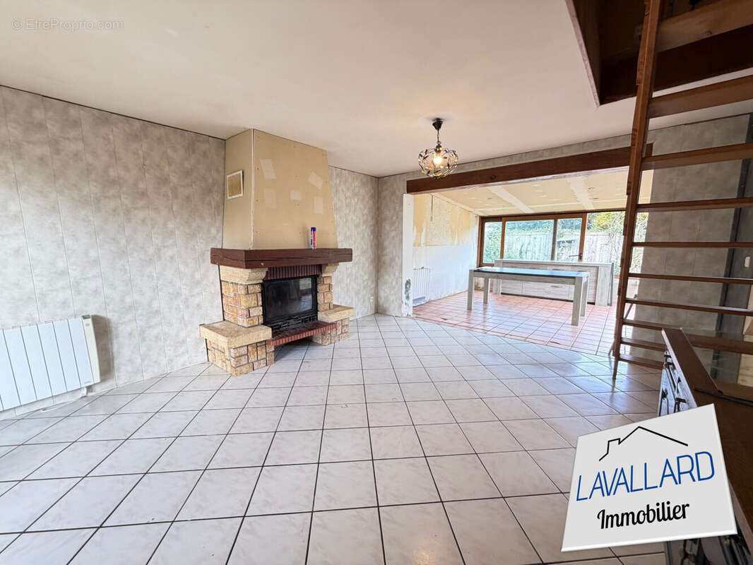 Maison à LE PLESSIER-ROZAINVILLERS