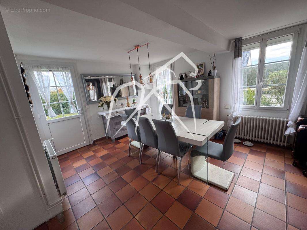 Maison à SAINT-PIERRE-DE-VARENGEVILLE