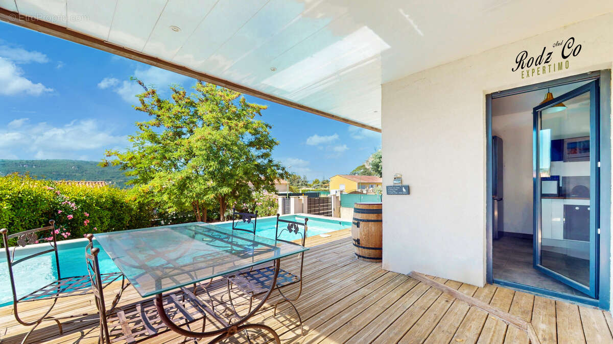 Maison à vendre à Apt   Villa contemporaine avec piscine, jardin, garage et vue sur le Luberon - photo 9